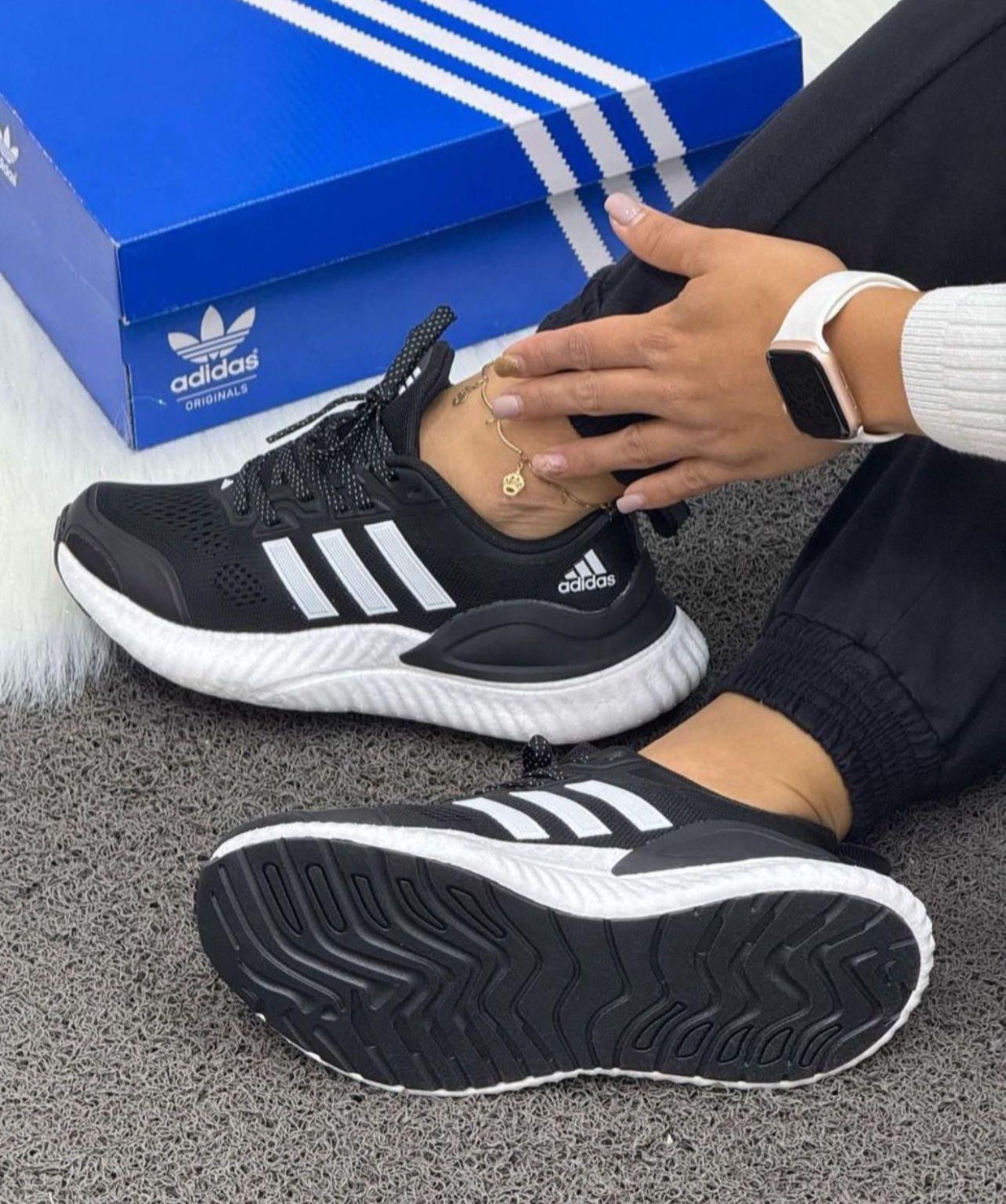 ADIDAS BOOST DAMA Y CABALLERO
