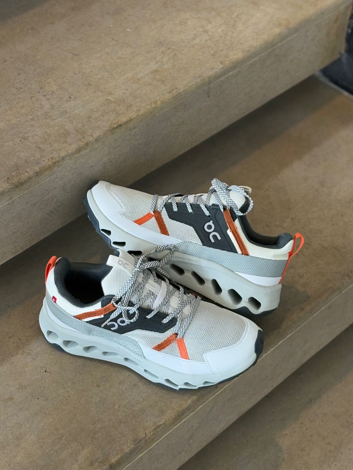 ON CLOUD 976 CABALLERO