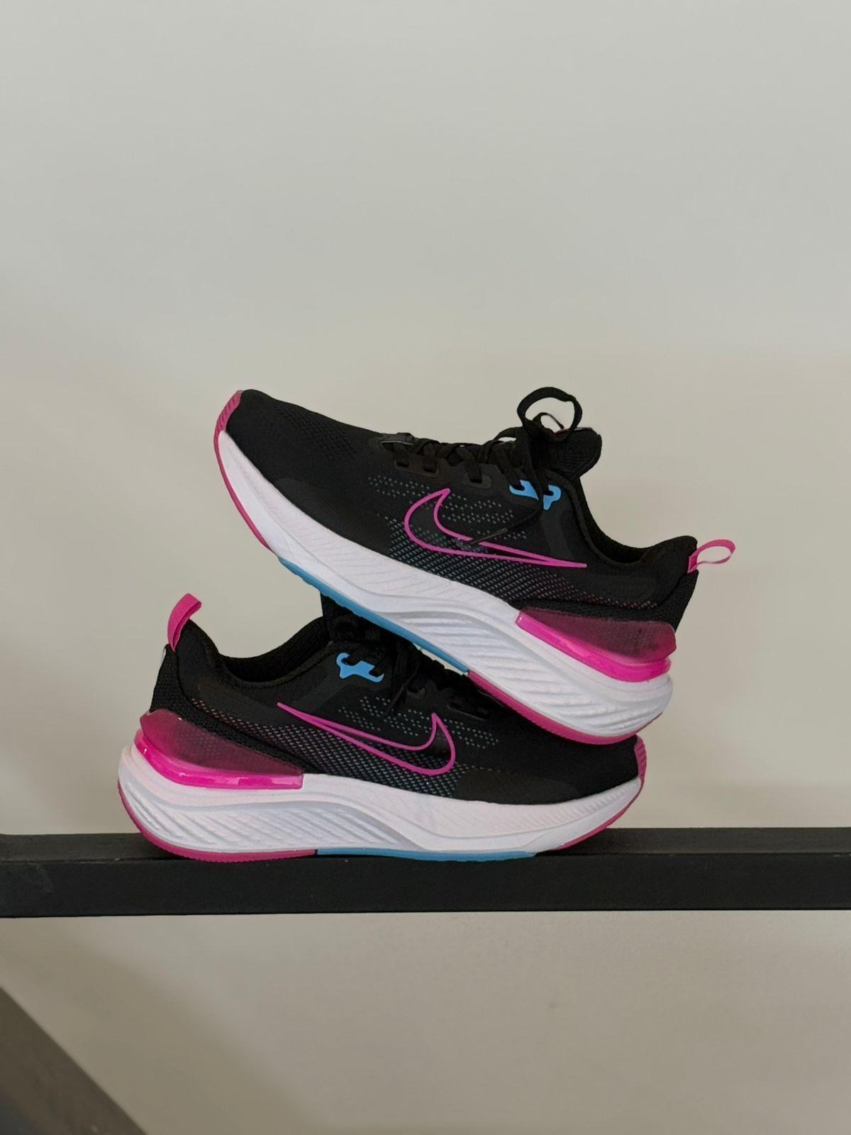 NIKE ZOOM DAMA
