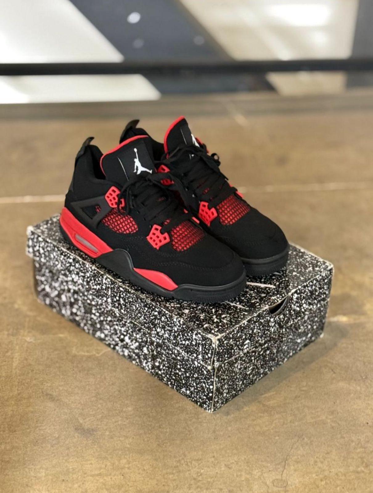 JORDAN R4 DAMA Y CABALLERO