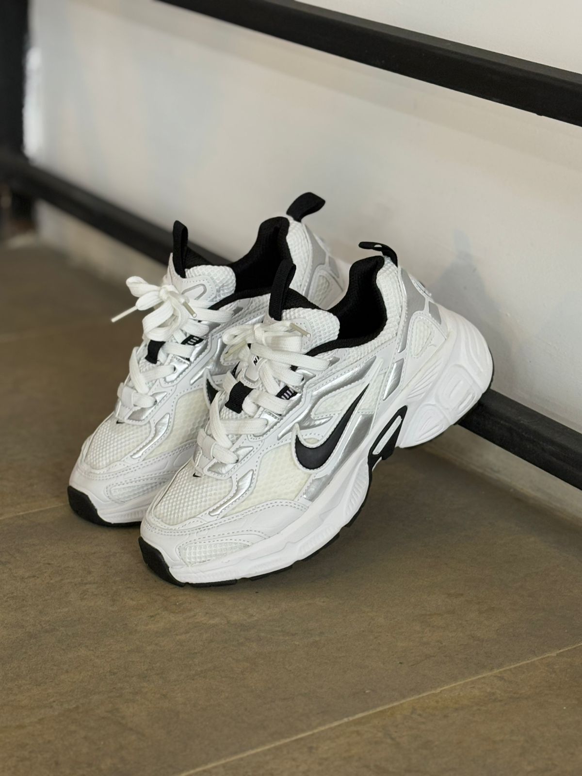 NIKE CUSHLON 1557 DAMA