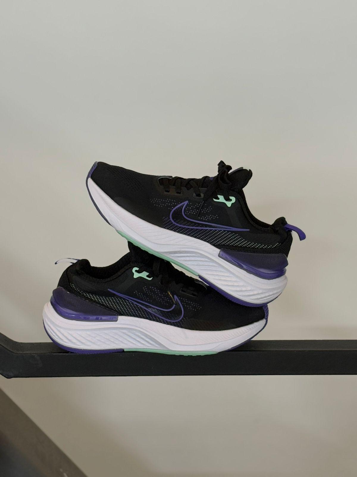NIKE ZOOM DAMA