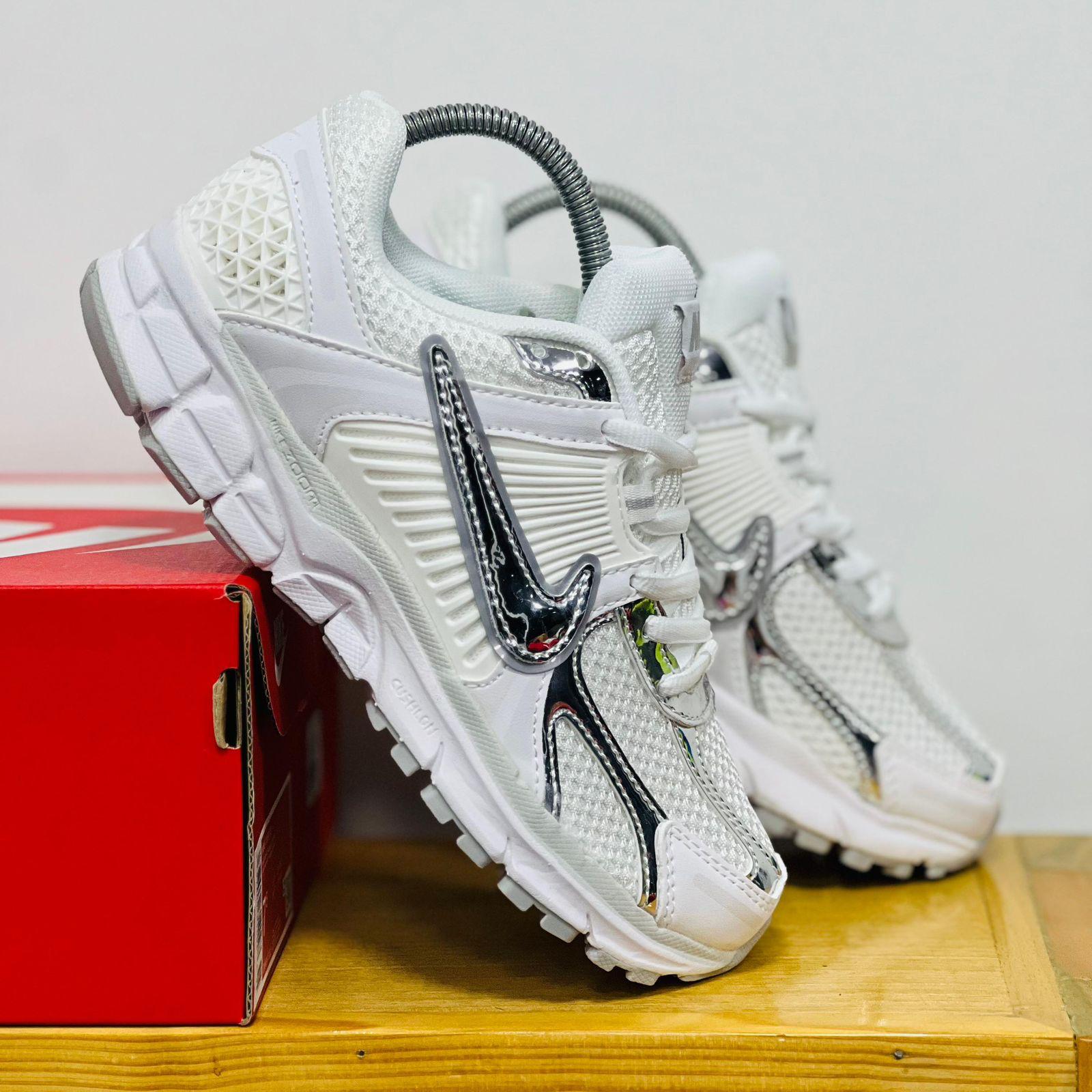 NIKE VOMERO 5 DAMA