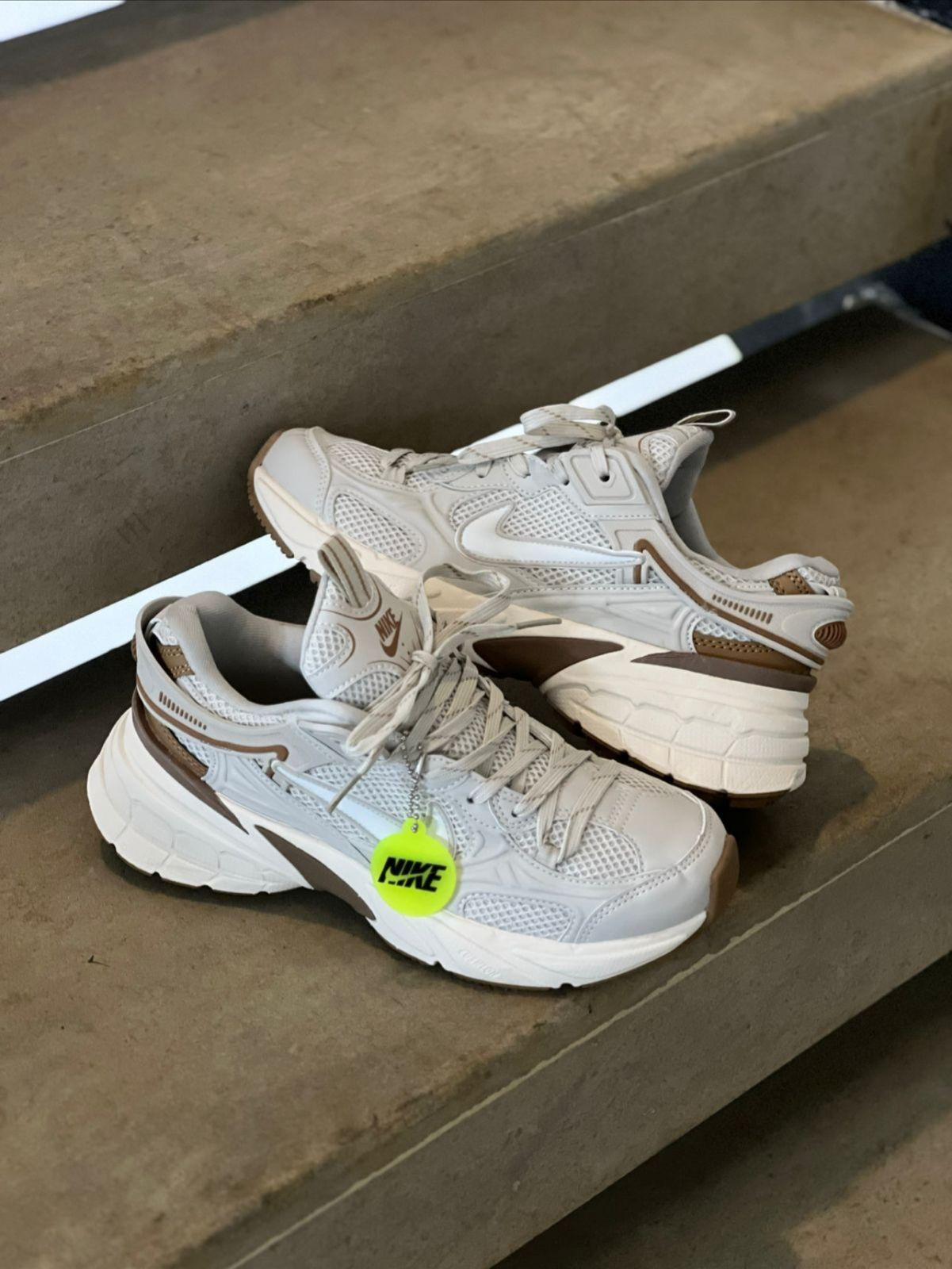 NIKE V2K RUN DAMA