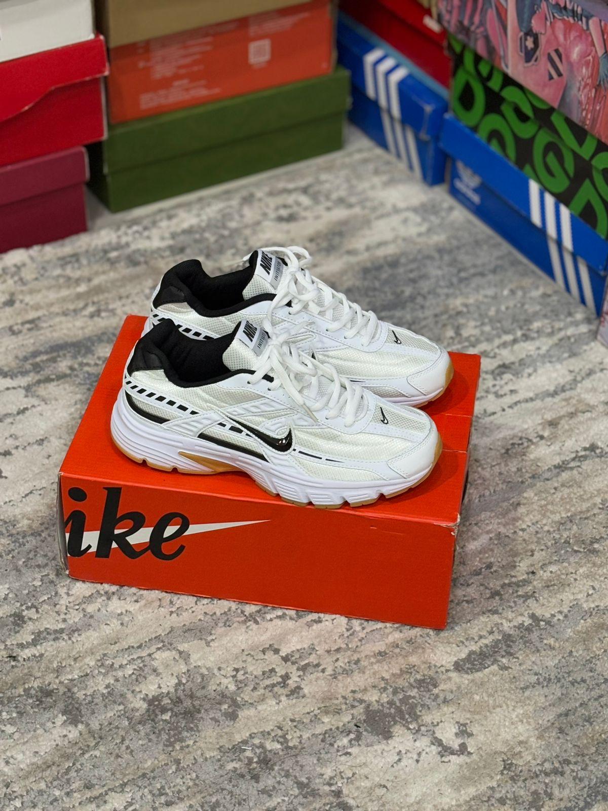 NIKE INITIATOR DAMA