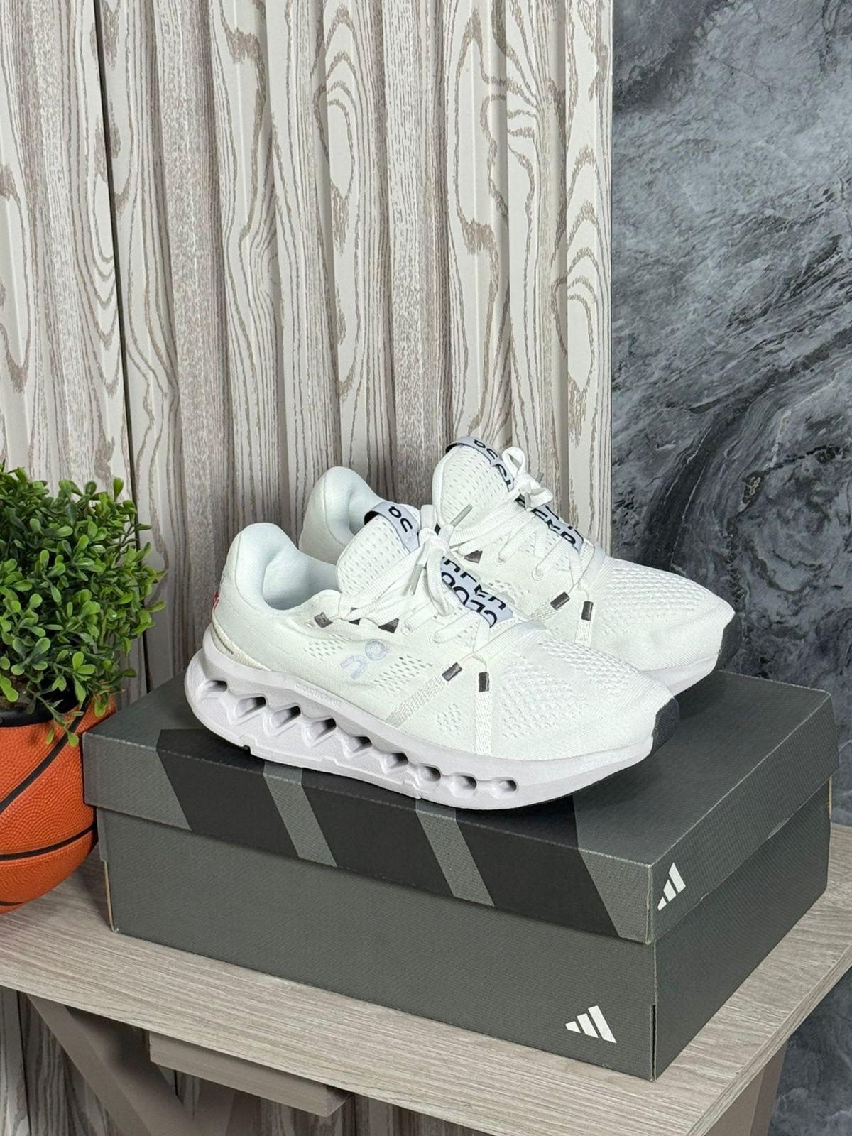 ON CLOUD DAMA Y CABALLERO